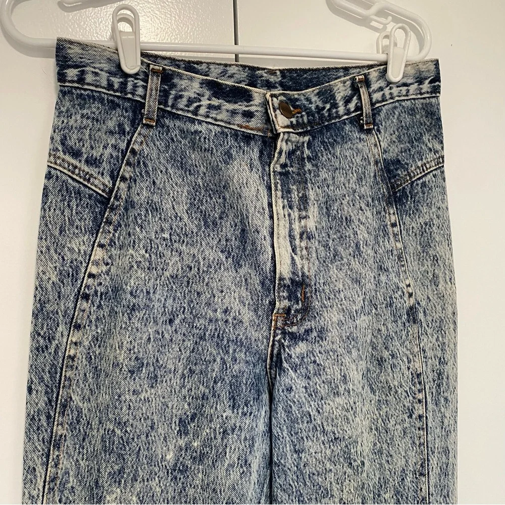 Vintage ‘Chic’ brand high rise acid stone washed jeans - Picture 5 of 7